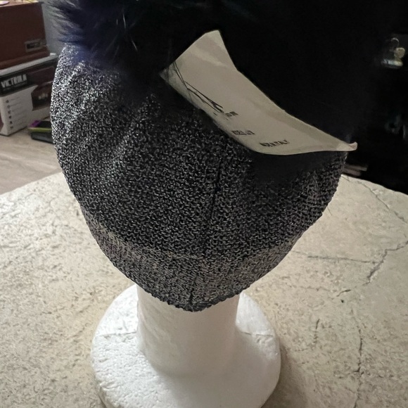 NAVY BLUE AND SILVERY SPARKLING KNIT CAP WITH WARM FUR INSIDE… NEW WITH TAGS. OS - Picture 2 of 13